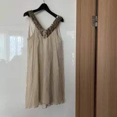 アリスアンドオリビア シルク100% スパンコール ラグジュアリー ノースリーブ ミニ ワンピース ドレス