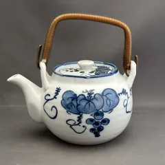 有田焼染付ぶどう柄土瓶　かご網付