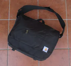 特価（新入荷）US企画！USAより入荷！アメリカ企画・ワークライン！普段使いに最適なワーク感溢れるカーハートのバッグシリーズ！CARHARTT（USA）MESSENGER・BAG（ブラック）