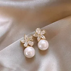 ピアス レディース 蝶 パール 揺れる 韓国 上品 新品