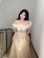 高級オーダーメイド フラワーデザインのウェディングドレス