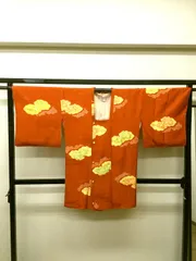 【中古】裄70 道行コート 正絹 オレンジ色地に桔梗模様 長丈 L〜LLサイズ