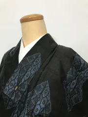 【中古】 Sサイズ 紬 正絹 アンティーク 黒地に亀甲文様 袷着物 最強配送シーズン冬