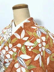 【中古】Mサイズ 小紋 正絹 橙色地に草花模様