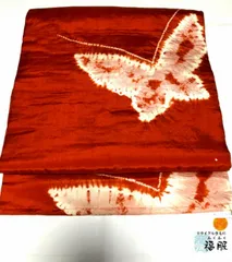 【中古】名古屋帯 正絹 赤茶地に蝶模様 お太鼓柄 アンティーク 九寸