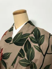 【中古】 Sサイズ 紬 正絹 アンティーク 薄茶地に枝葉模様 袷着物 最強配送