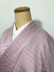 【中古】Mサイズ 色無地 正絹 石畳の地紋 ピンク 裄長め