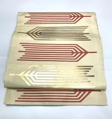 【中古】  名古屋帯 正絹 クリーム地に矢羽根文様 六通柄 九寸 