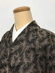 【中古】Sサイズ 紬 交織 黒地に羽毛文様