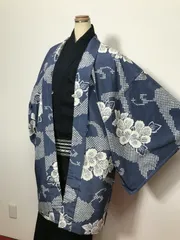 新品 Mサイズ 羽織 男物 化繊 ブルーグレー地に牡丹模様 裄長 幅広モデル 