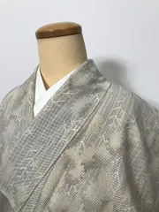 1100円　【中古】 Sサイズ 紬 正絹 生成り地に木立文様 袷着物 nb 