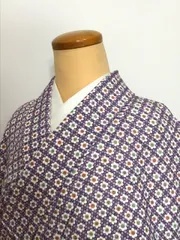 【中古】Mサイズ 化繊 小紋 薄紫地に小花模様