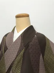 【中古】Sサイズ 化繊 小紋 ブラウン地によろけ縞模様