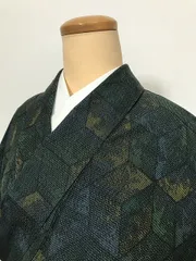【中古】Sサイズ 紬 正絹 黒地に幾何学文様