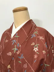 【中古】Mサイズ 小紋 化繊 赤茶地に枝花模様