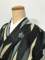 【中古】Sサイズ 小紋 化繊 胴抜き着物 黒地に小花模様 洗える着物