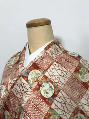 【中古】 Mサイズ 小紋 化繊 白地に格子模様 袷着物 洗える着物 最強配送シーズン冬