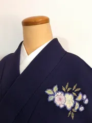 【中古】Mサイズ 正絹 付け下げ 濃紺地に枝花模様 訪問着 着物 中古着物 レディース シルク レディース着物 リサイクル着物 和服 和装 結婚式 結婚式服装 リサイクル着物訪問着