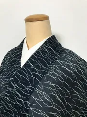 【中古】Mサイズ 小紋 化繊 濃紺地に芝草模様 夏着物 1.11a