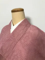 【中古】Sサイズ 正絹 夏着物 色無地 一つ紋付き 変わり格子地紋のピンク