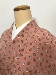 【中古】Mサイズ 正絹 単衣着物 小紋 曙色地に枝花模様1.11b