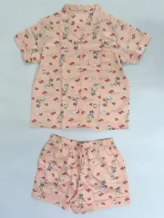 【中古】衣料雑貨 総柄 ちいかわたちの夏休み サテンパジャマ(半袖＆ショートパンツ) ピンク 女性用Mサイズ 「ちいかわ なんか小さくてかわいいやつ×GU」のサムネイル