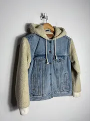 リーバイス® プレミアム シアリング フーデッド デニム ジャケット