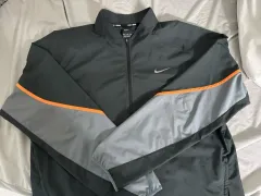 ナイキ ランニング ウィンドブレーカー 出品