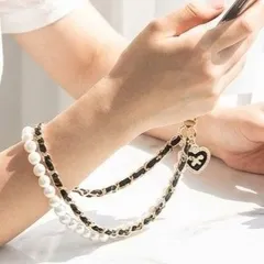 携帯ストラップ　バッグチャーム　パール　ブラック　チェーン　ハートチャーム　大人可愛い　華やか 2連　スマホストラップ ハンドストラップ ジャケット レディース 韓国 雑貨 おしゃれ かわいい 落下防止  アクセサリー 上品 高級感  手首掛け 映え 高見え