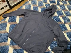 UNIQLO (ユニクロ) ポケット付きUVカットパーカ (ウィンドブレーカー) 出品