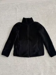 ユニクロ ブラック フリース ジップアップ