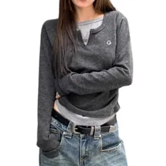 [AQUA Marine] ロングTシャツ レディース 細身 シルエット レイヤード デザイン Vスリット トップス 長袖 Tシャツ スリムフィット Vネック カットソー 伸縮性 Y2K デザイン スタイル (JP, アルファベッ [グレー] [M] [標準]