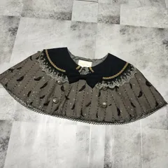 【美品】Metamorphose メタモルフォーゼ　ダークナイト つけ襟 ケープ　FREEサイズ　銀ボタン メタルボタン　レース　金刺繍　羽根