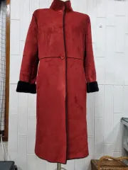 レッド スウェード Long コート ファー トリミング