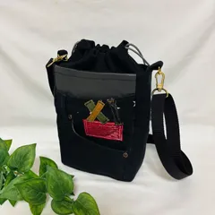 ハンドメイド デニムリメイク 巾着付きショルダーバッグ 黒デニム 斜め掛け 500mlペットボトル対応