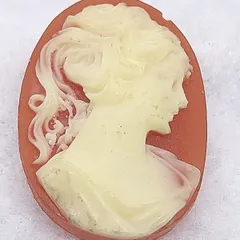 カメオ ブローチ 貴婦人 横顔 ヴィンテージ調 上品 エレガント 装飾品 アンティーク風【L20】