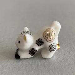 モダンな子猫のフェーブ／金彩／小さなハンターポーズ／フランス雑貨／陶器ミニチュア／ブロカント／ヴィンテージ／蚤の市／幸運の小さな陶器
