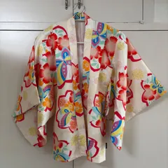 7〜8歳目安　キッズ羽織　ポリエステル　黄色　ピンク　花柄　 キッズ　モダン　洗える着物