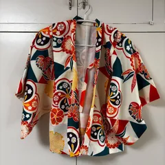 5〜6歳目安　キッズ羽織　ポリエステル　黄色　オレンジ　緑　赤　花柄　キッズ　モダン　洗える着物