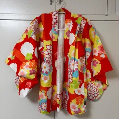 7〜8歳目安　キッズ羽織　ポリエステル　赤　黄色　花柄　キッズ　モダン　洗える着物