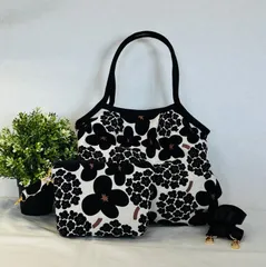 【裁縫ストア・ボヌール】大人かわいい　北欧風　花柄　ブーケ　トートバッグ　グラニーバッグ　ポーチ　ショルダーバッグ　ショルダーストラップ付き ハンドメイド/ №500-737