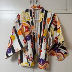 5〜6歳目安　キッズ羽織　ポリエステル　白黒　赤　オレンジ　花柄　キッズ　モダン　洗える着物