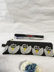 ハンドメイド　マチ無しペンケース　花　黒　B082
