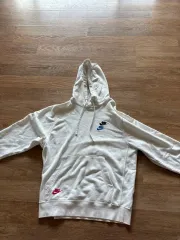 ナイキ 白 ジップアップ