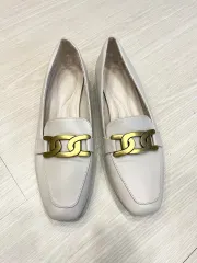 ベージュ ゴールド チェーン ローファー