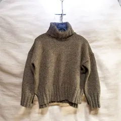 分厚い ブラウン タートルネック ニット 出品
