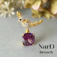 クリスタルが綺麗な鳥のブローチ　鳥 生き物 動物 かわいい スーツ メンズ 上品 キラキラ 新品未使用 男女兼用 コサージュ お呼ばれ 結婚式 発表会 入学式 卒業式 オケージョン ユニセックス ペンダントトップ NerD