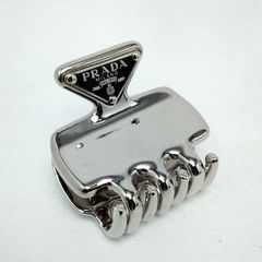 本日限定特価】PRADA メタル クロウクリップ ブラック - メルカリ