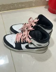 ナイキ エア ジョーダン 1 ブラック/ホワイト ピンク紐