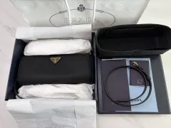 プラダ リナイロン ポーチ